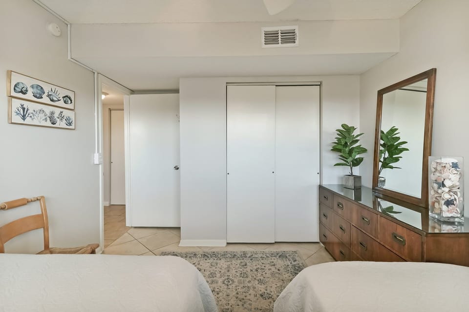 3rd Bedroom (Full Bed and Twin Bed)