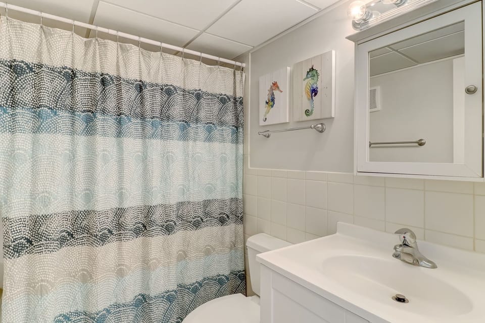 2nd Shared Full Bathroom