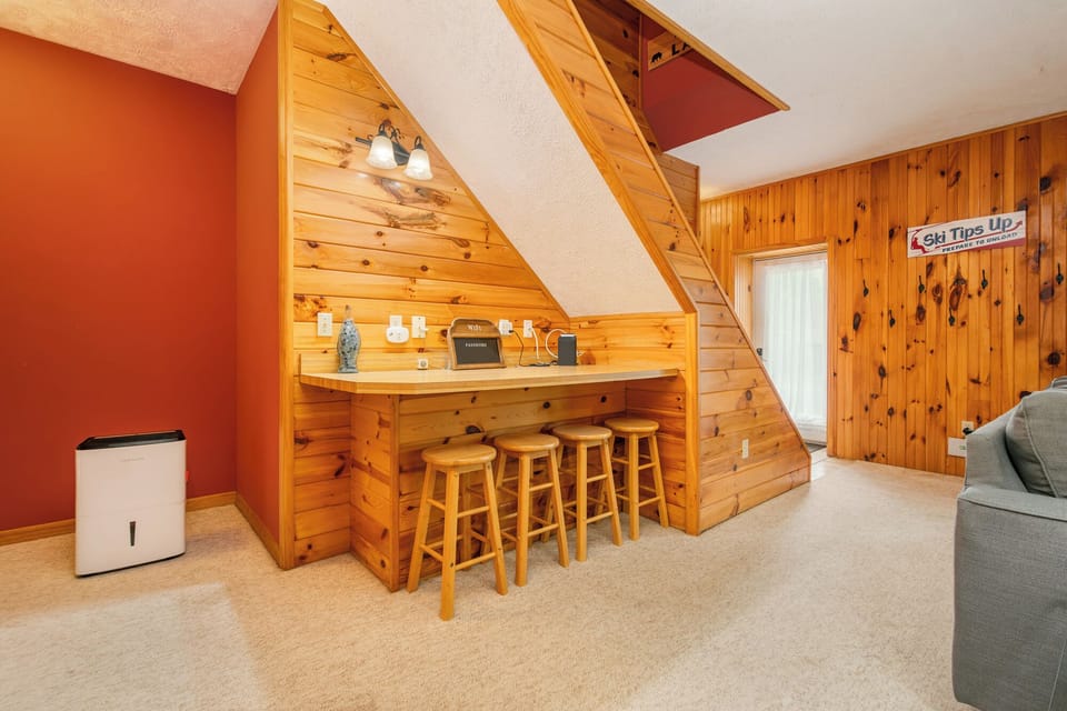 Fore Seasons Getaway by Taylor Made Deep Creek Cabin in McHenry
