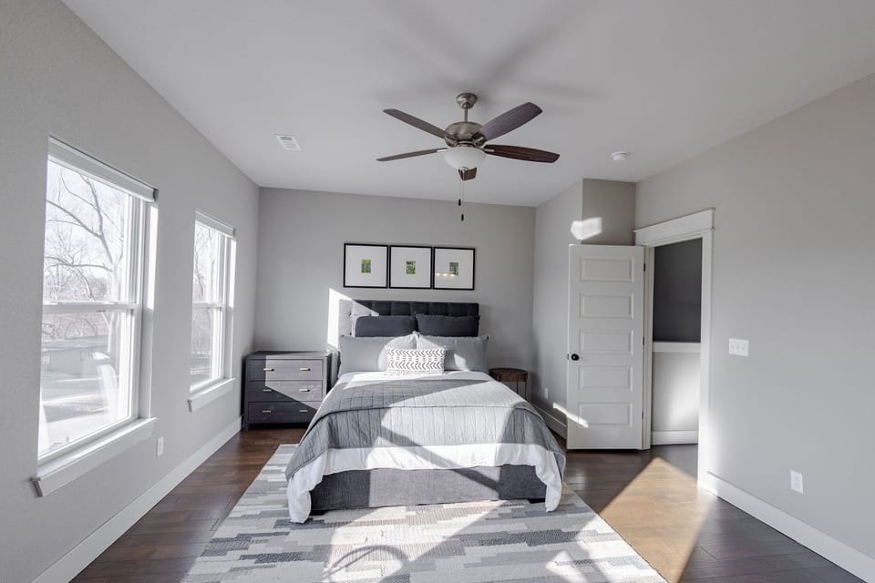 Guest Room 4 (Queen) with Private Ensuite Full Bath