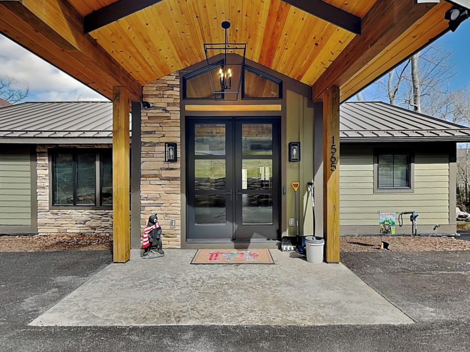 Lake Love by Taylor Made Deep Creek Cabin in McHenry