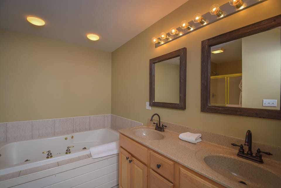 Lakeside Story by Taylor Made Deep Creek Cottage in Deep Creek Lake