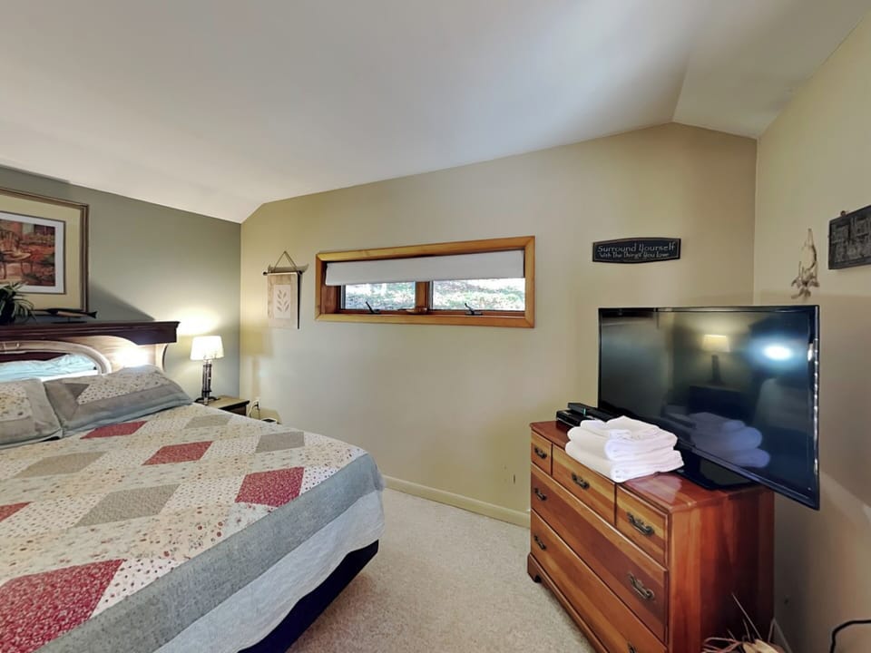Mountain Escape by Taylor Made Deep Creek Cottage in Deep Creek Lake