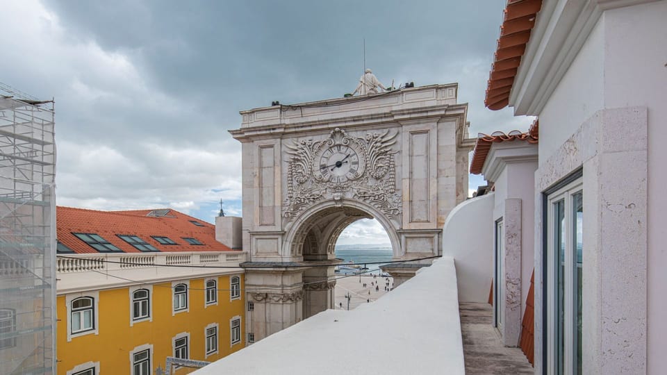 Enjoy a truly iconic perspective of Lisbon with breathtaking views of the majestic Arco da Rua Augusta and the Tagus River beyond. #RuaAugusta #LisbonViews #HistoricLisbon #LuxuryStay #Portugal #PT #Lisbon