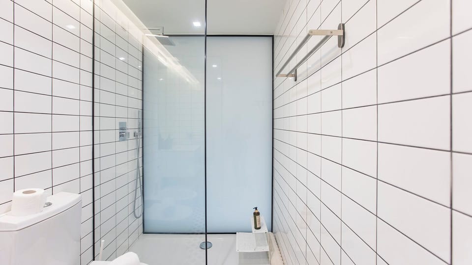 Step into the spacious, brightly tiled walk-in shower, offering a refreshing start or end to your day.
#Bathroom #WalkInShower #LovelyStay