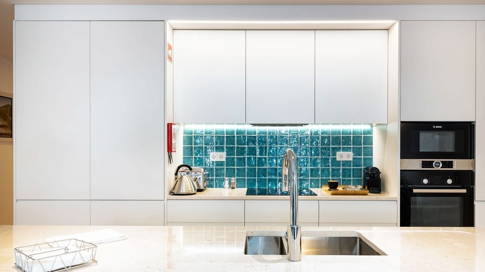 Kitchenette with all the amenities you need to cook homemade meal #downtown #lisbon #airbnb