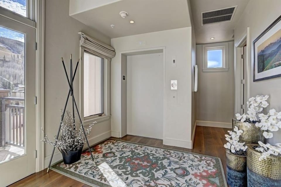 Rug, Building, Indoors, Home Decor, Room