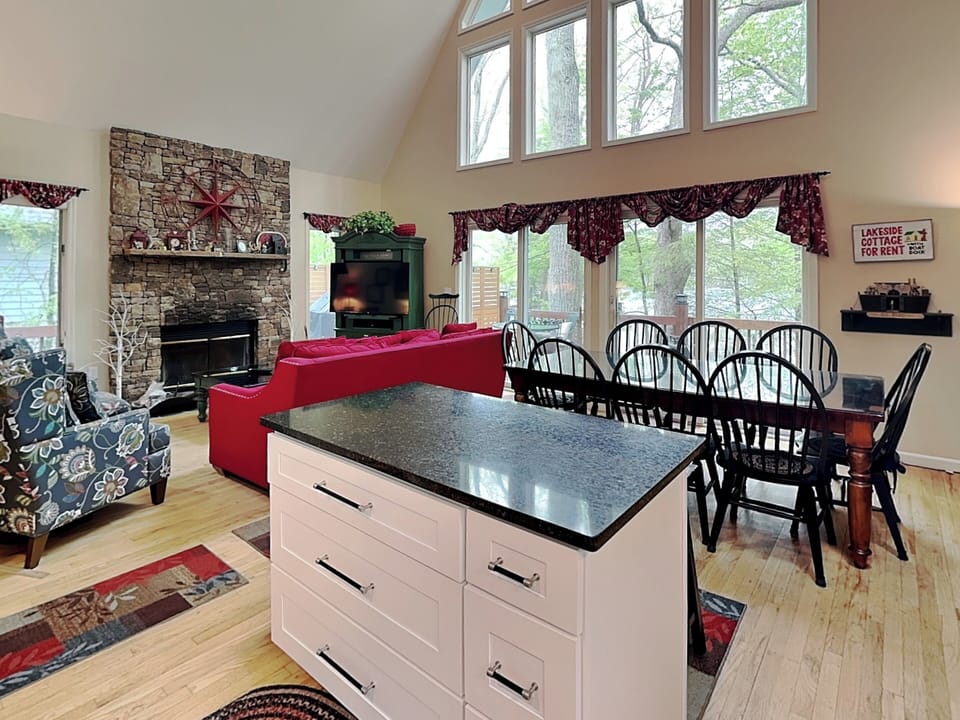 Summer Haven by Taylor Made Deep Creek Cottage in Deep Creek Lake