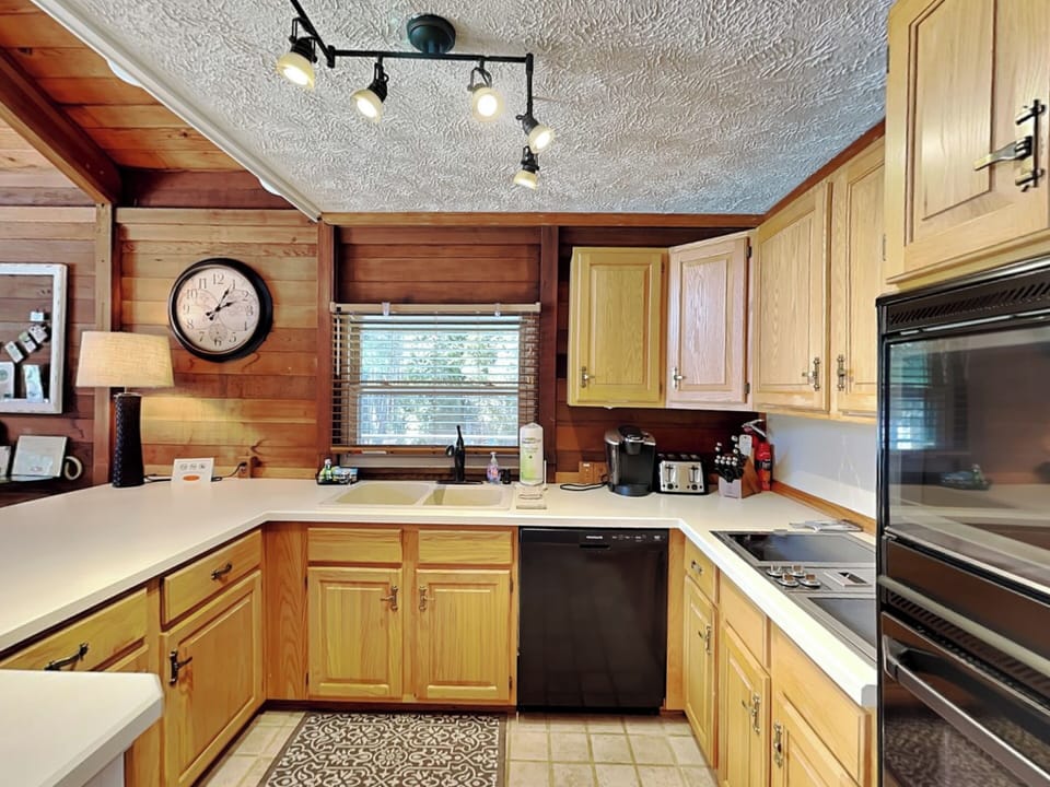 House (3 Bedrooms) | Property amenity