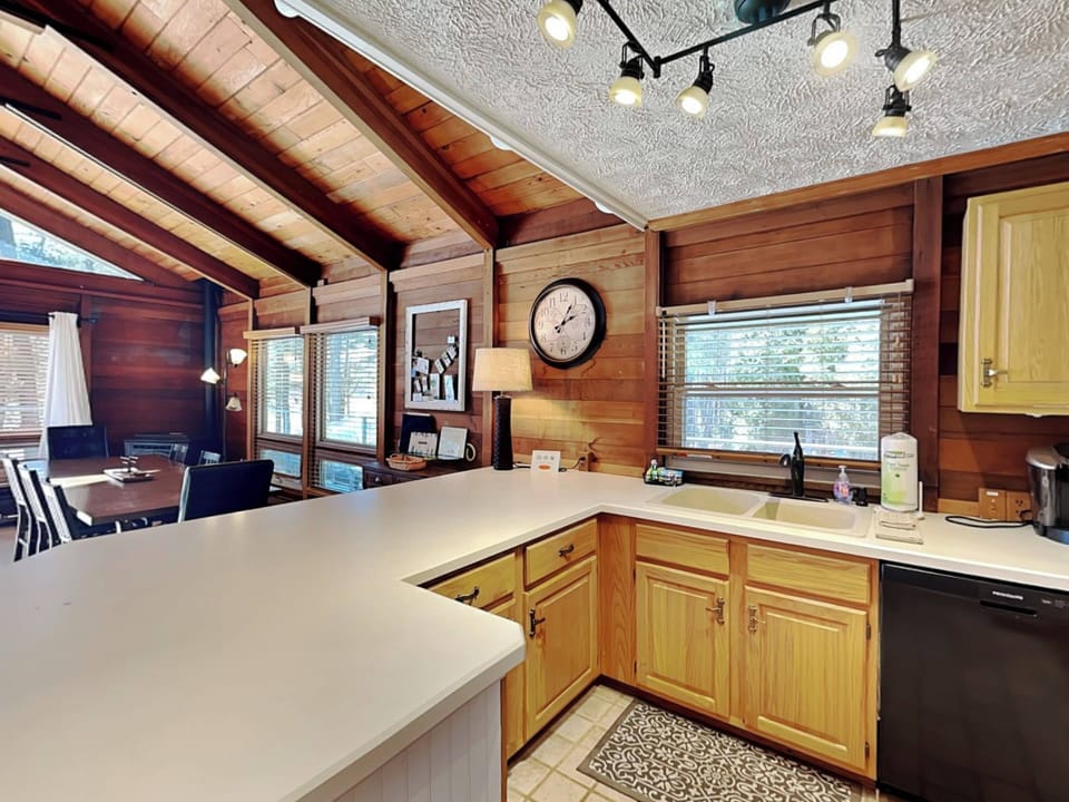 House (3 Bedrooms) | Property amenity