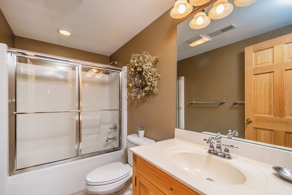 Wispy Business by Taylor Made Deep Creek Cottage in McHenry