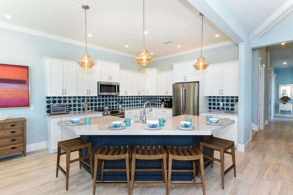 Kitchen with large island