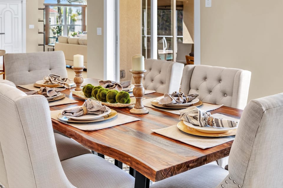 Stunning live-edge dining table, where nature meets elegance. 