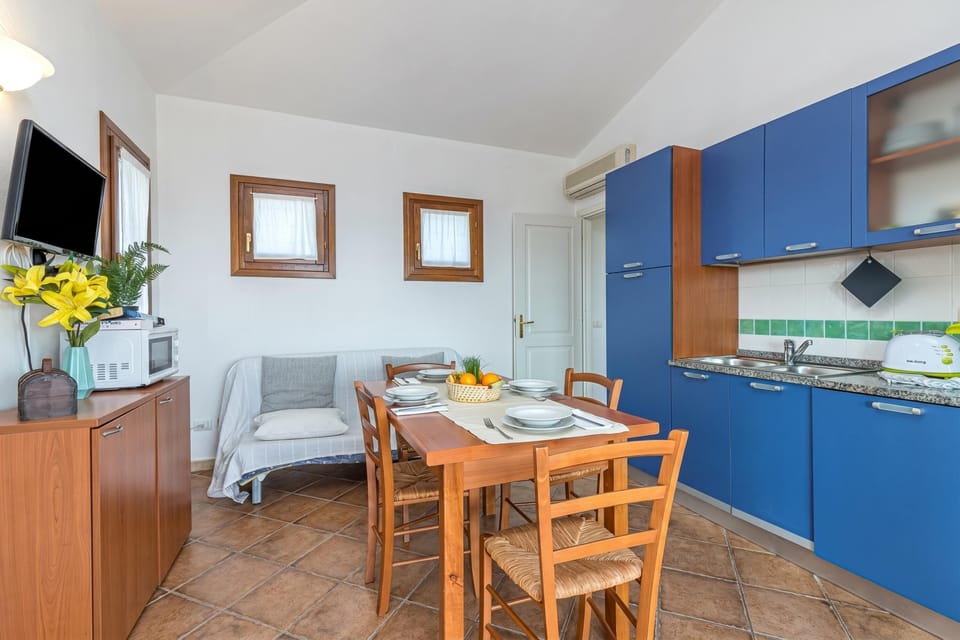 Kitchen and dining area
