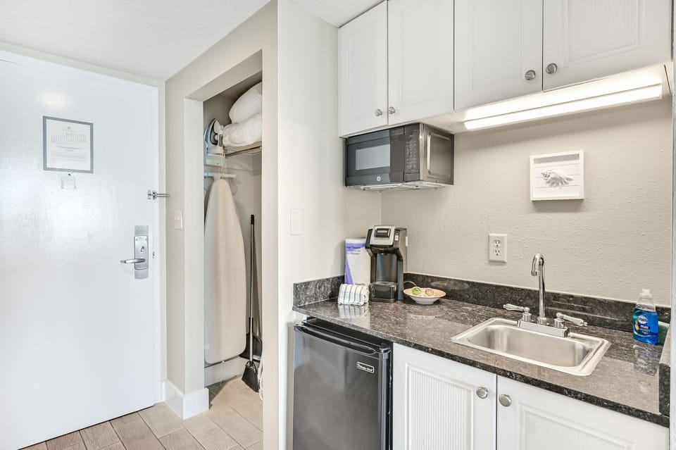 Kitchenette with microwave, mini fridge, coffee machine,