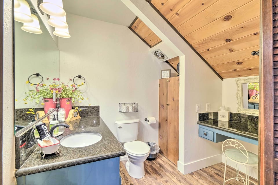En-Suite Bathroom | Hair Dryer | Vanity