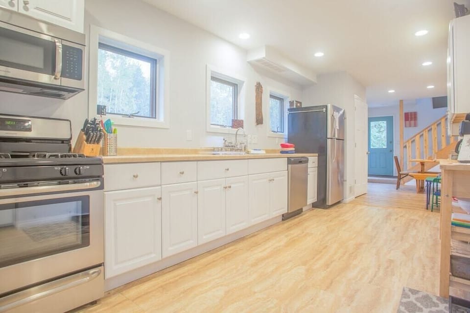 Full Kitchen with all the amenities