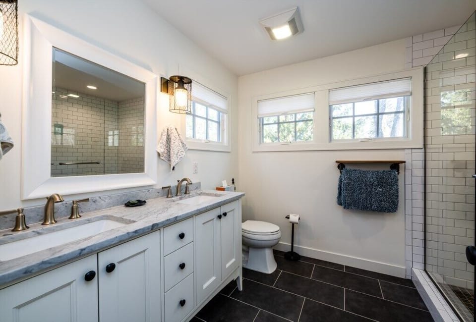 En Suite Full Bathroom