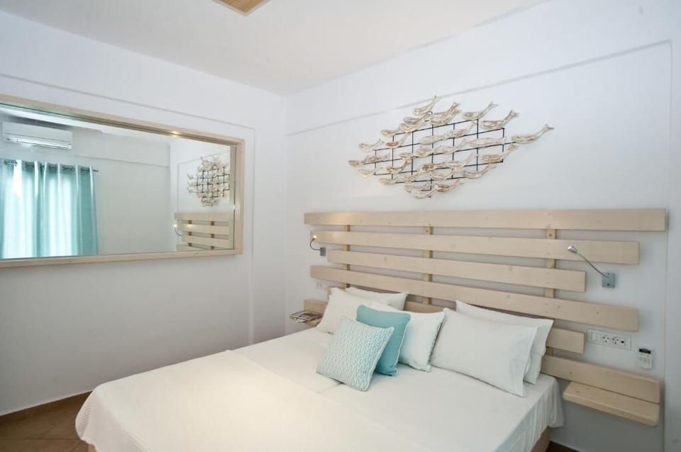 Junior Suite | In-room safe, soundproofing, iron/ironing board, free WiFi