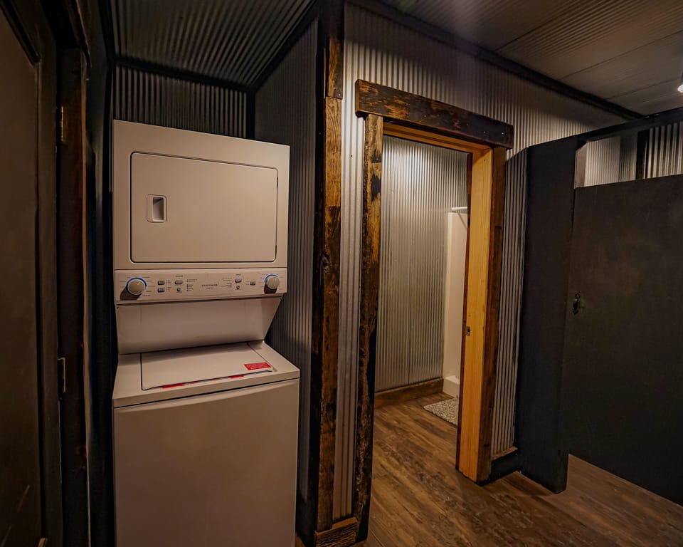Shower house with washer/dryer (1)