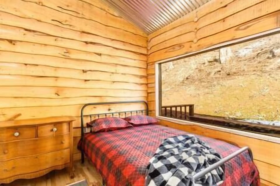 Top Floor Bedroom 2