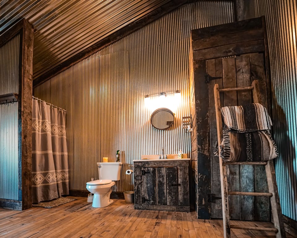 Top Floor Cabin House Bathroom
