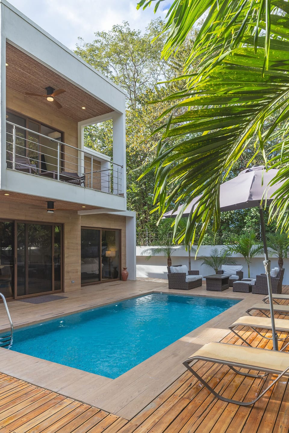 Backyard with Swimmingpool