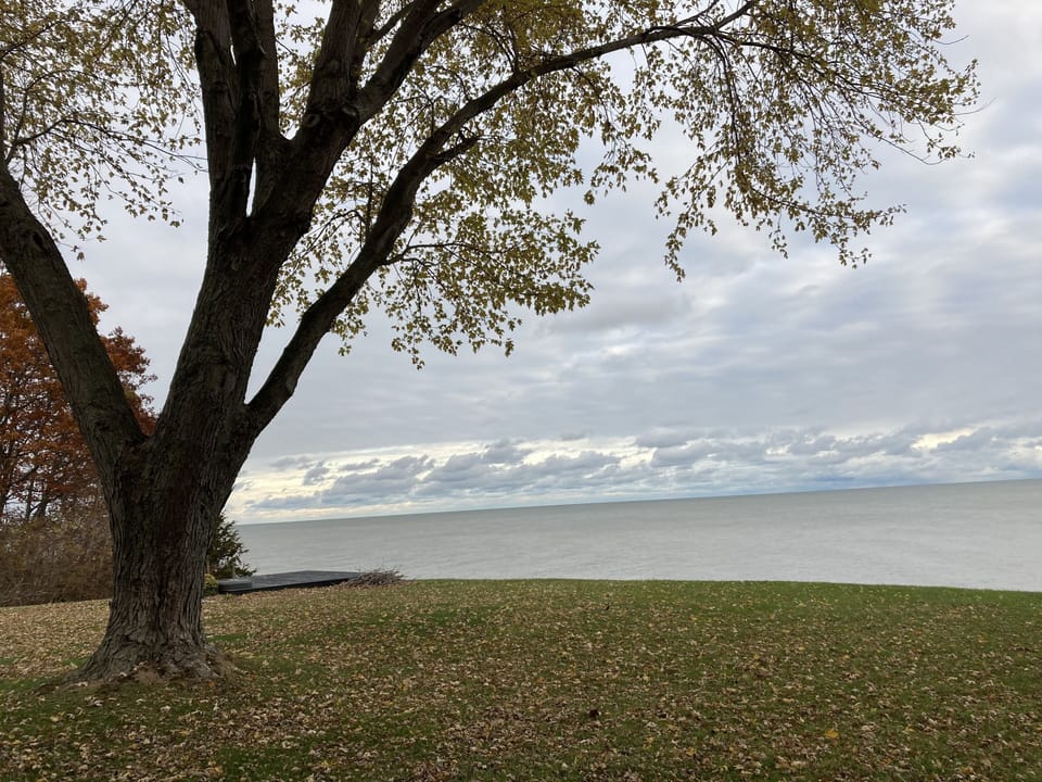 Stunning Lake Erie Waterfront Cottage in Chatham-Kent