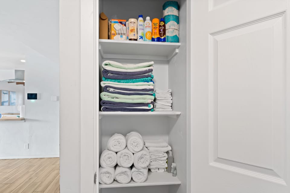 Plenty of bath and pool towels! 