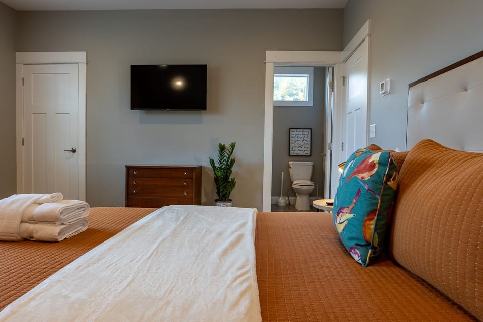 Guest Room #4 | Upper Level | 2 Queens