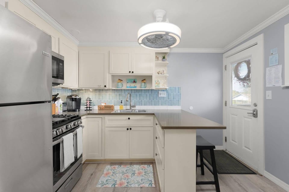 Kitchen with counter seating, Refrigerator/Freezer, Microwave, Stove/Oven  Keurig Coffee Maker