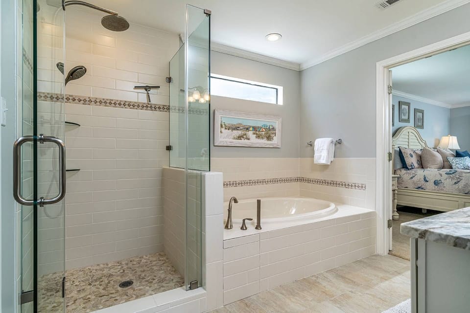 Master Bathroom - Plenty of Room & Very Clean