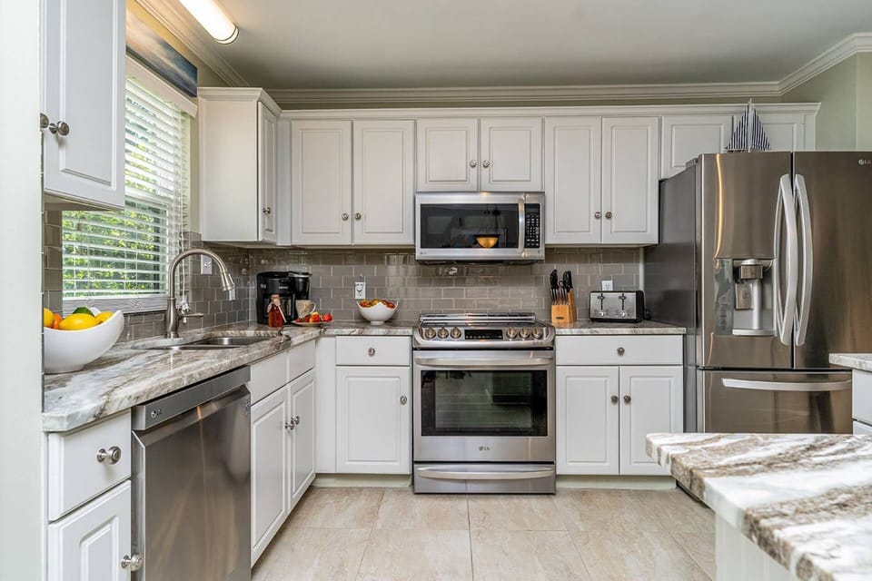 Spacious Kitchen with Stainless Steel Appliances & Granite Countertops