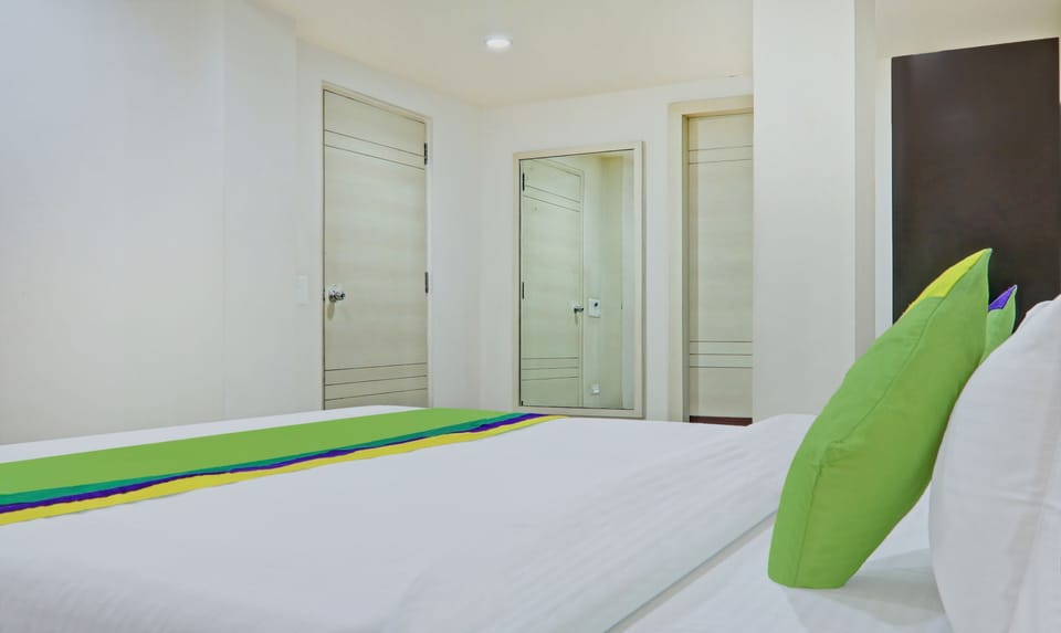 Premium Double Room | Desk, iron/ironing board (on request)