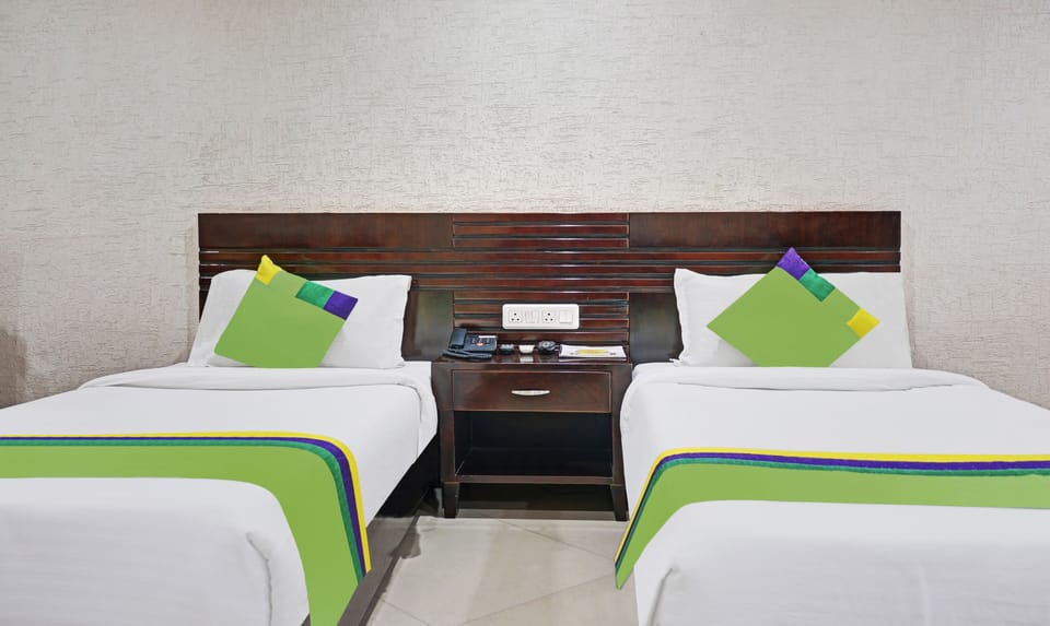 Deluxe Double Room | Desk, iron/ironing board (on request)