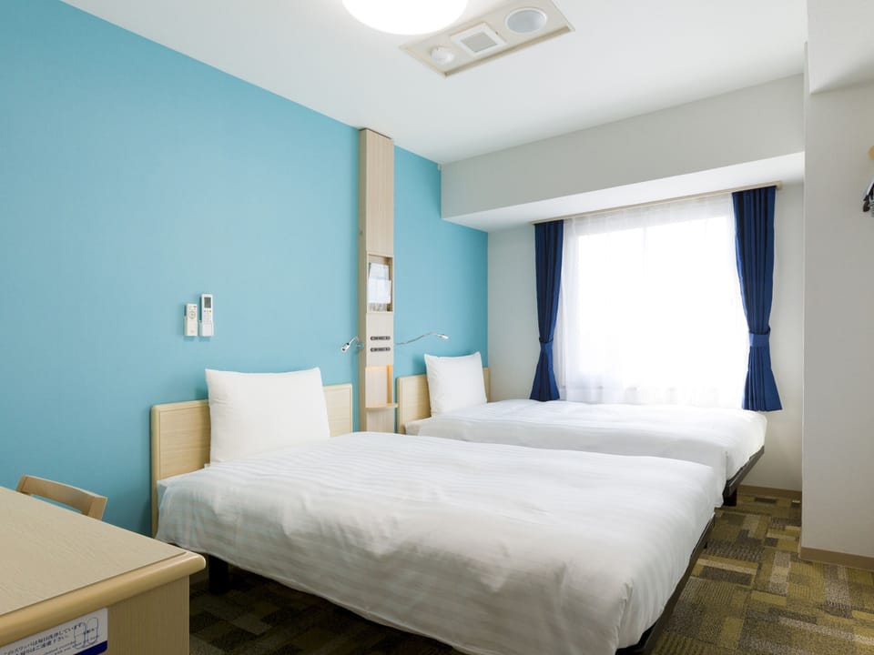 Desk, laptop workspace, WiFi (free), bed sheets