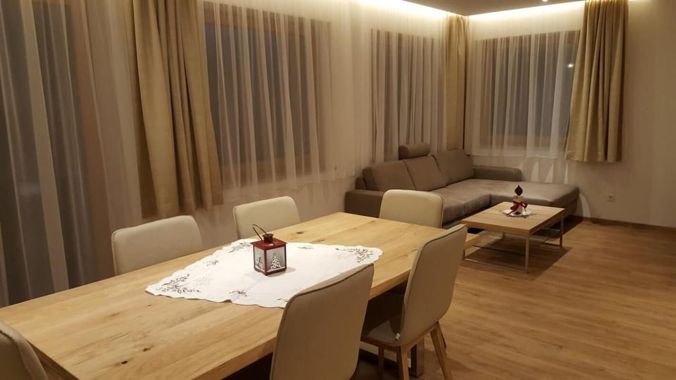 Apartment, 3 Bedrooms, Accessible, Balcony | Dining