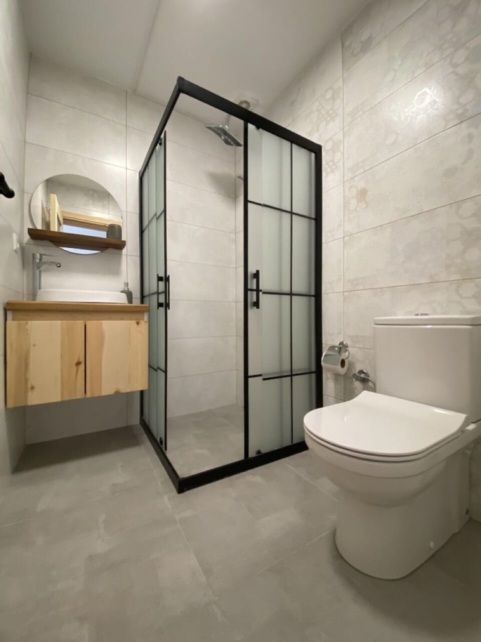 Comfort Twin Room, Courtyard View, Garden Area | Bathroom | Shower, hydromassage showerhead, hair dryer, slippers