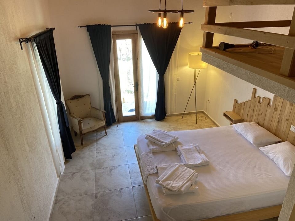 Comfort Triple Room, Courtyard View, Mezzanine | Egyptian cotton sheets, premium bedding, down comforters, desk