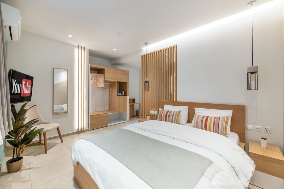 City Studio (25) | In-room safe, blackout drapes, iron/ironing board, free WiFi