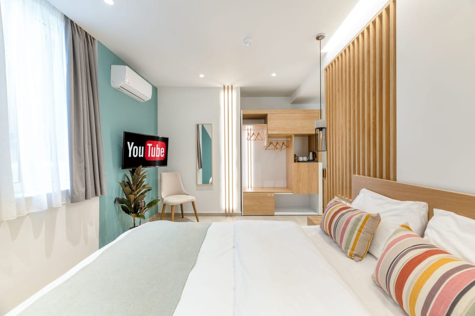 City Studio (25) | In-room safe, blackout drapes, iron/ironing board, free WiFi