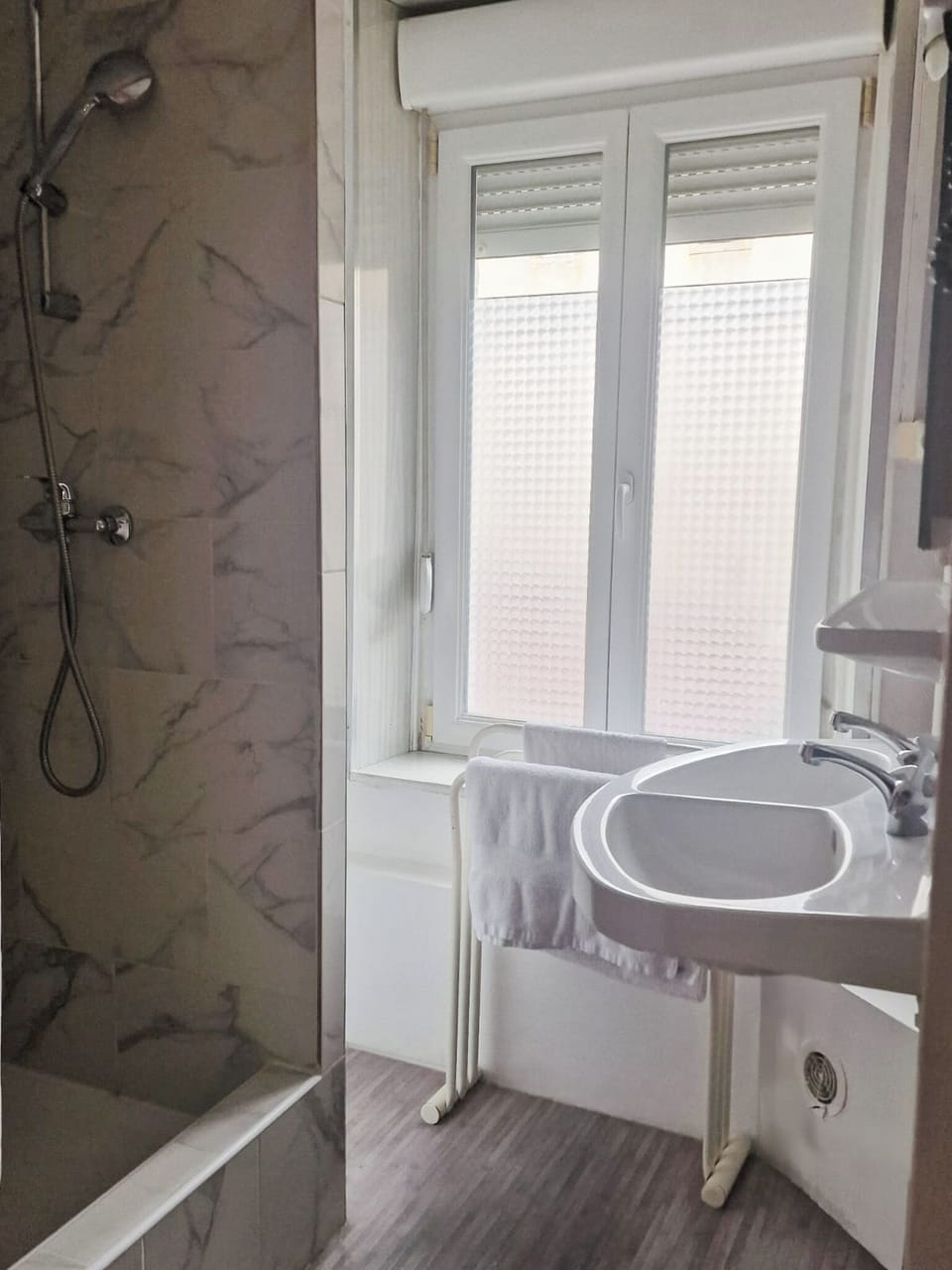 Standard Triple Room | Desk, iron/ironing board, free WiFi, bed sheets
