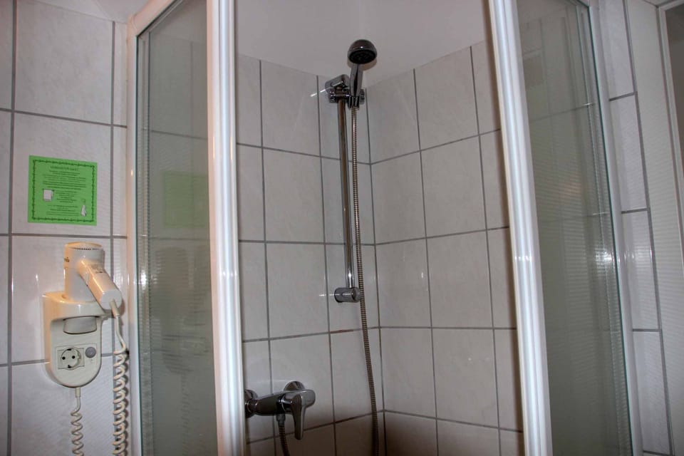 Single Room | Bathroom | Towels