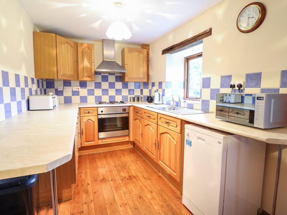 Cottage | Private kitchen | Fridge, microwave, dishwasher, electric kettle
