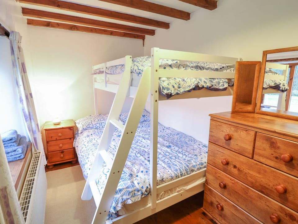 Cottage | 2 bedrooms, individually decorated, individually furnished, free WiFi