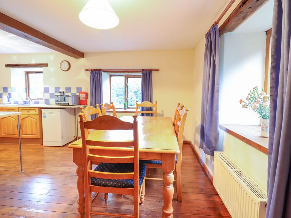 Cottage | Private kitchen | Fridge, microwave, dishwasher, electric kettle