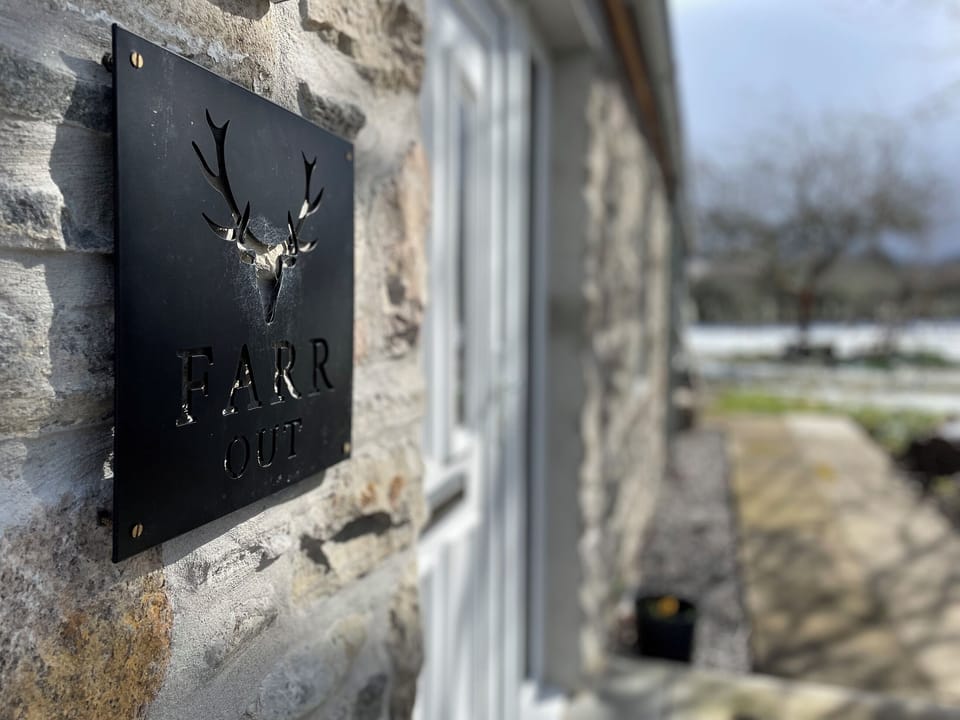 Exterior | Farr Out, Farr