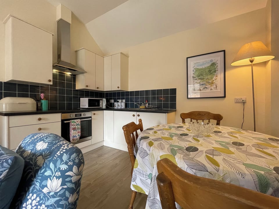 Kitchen | Farr Out, Farr