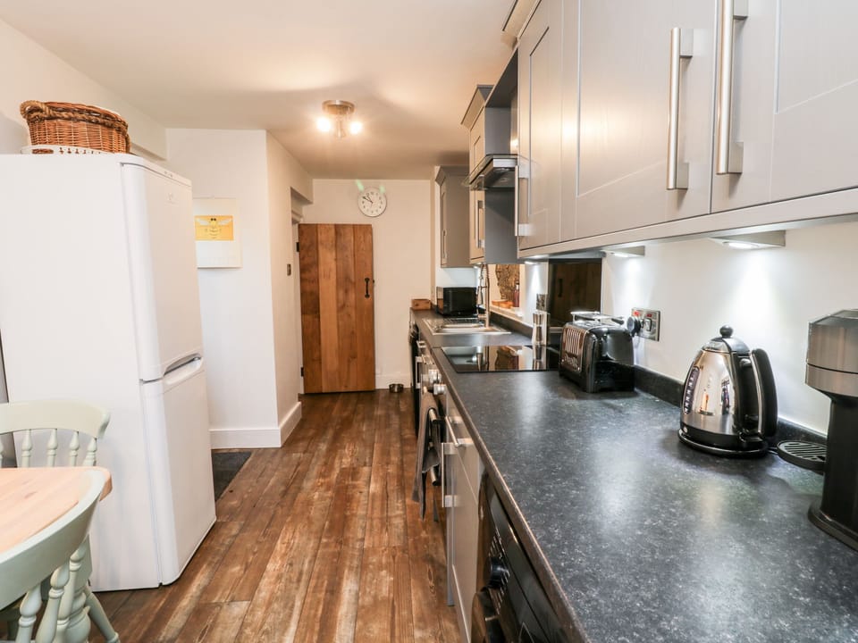 Cottage | Private kitchen | Fridge, microwave, dishwasher, electric kettle