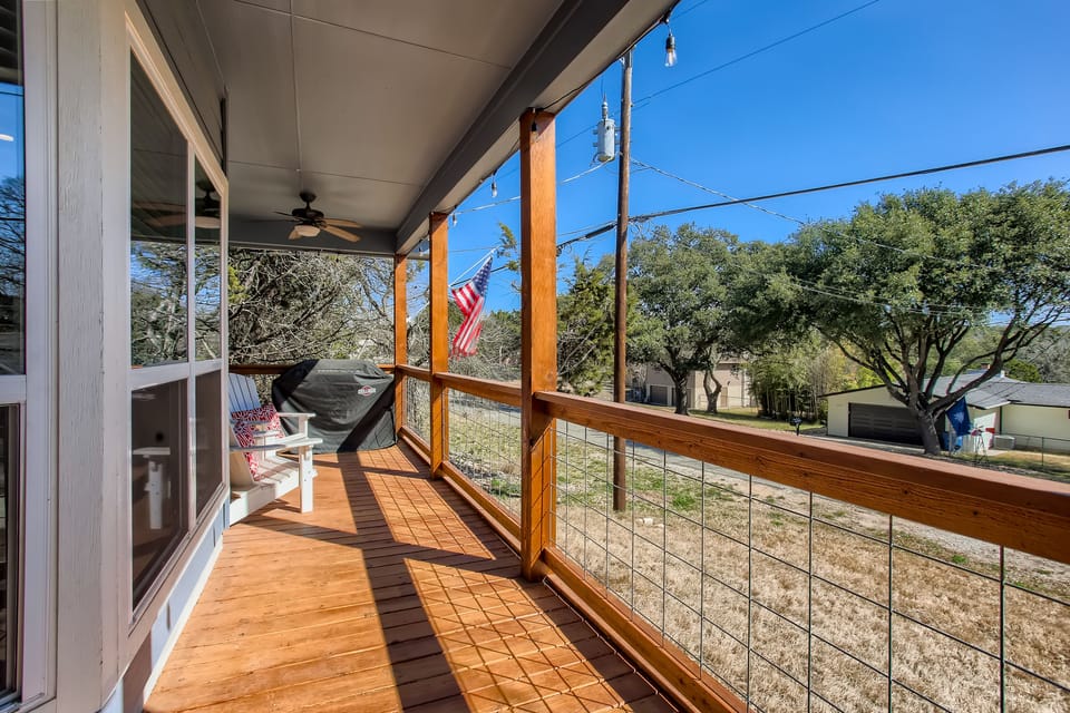 Nice covered front porch